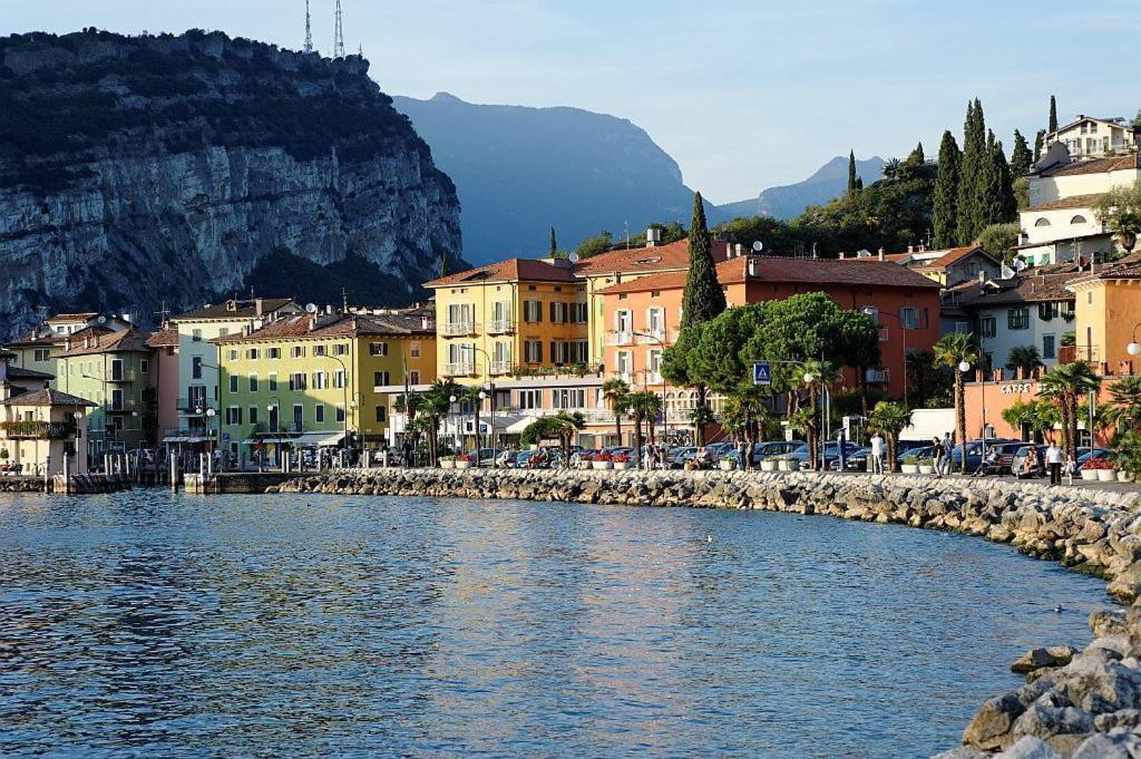 Albergo Al Caminetto Torbole Sul Garda Dış mekan fotoğraf